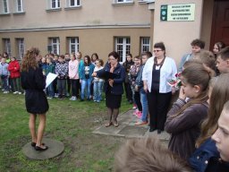 Uroczystość przy tablicy pamiątkowej