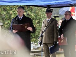 Uroczystość przy tablicy pamiątkowej